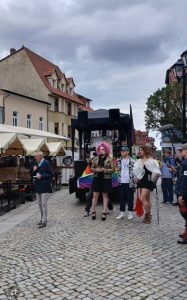 CSD Demo Veranstalter Hannes Stöhr, Schirmherrin Barbara Lochowicz und der Bürgermeister von Waren Norbert Möller