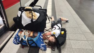 Leon mitten bei der arbeit das Empathic Mobil transport fertig zu machen